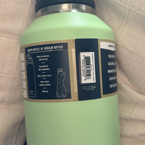 YETI Rambler 64oz - Picture 2 of 11